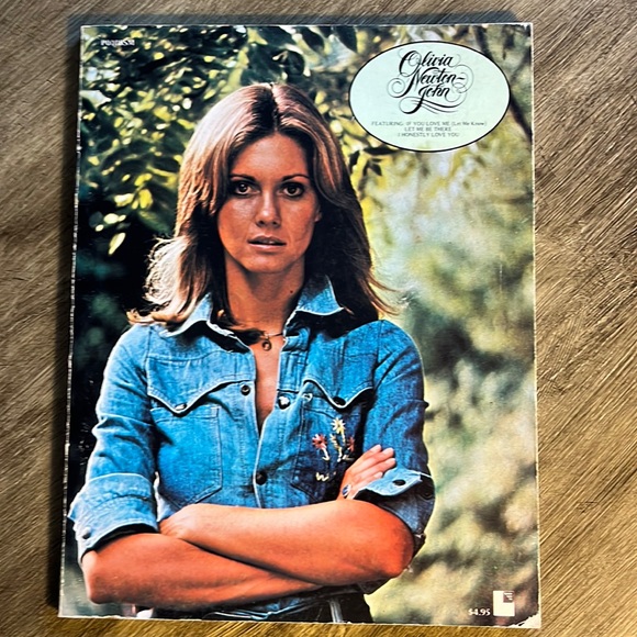 Olivia Newton John Songbook 1974 Piano/Vocal/Chords Rare Vtg. Excellent Cond. - Picture 1 of 16